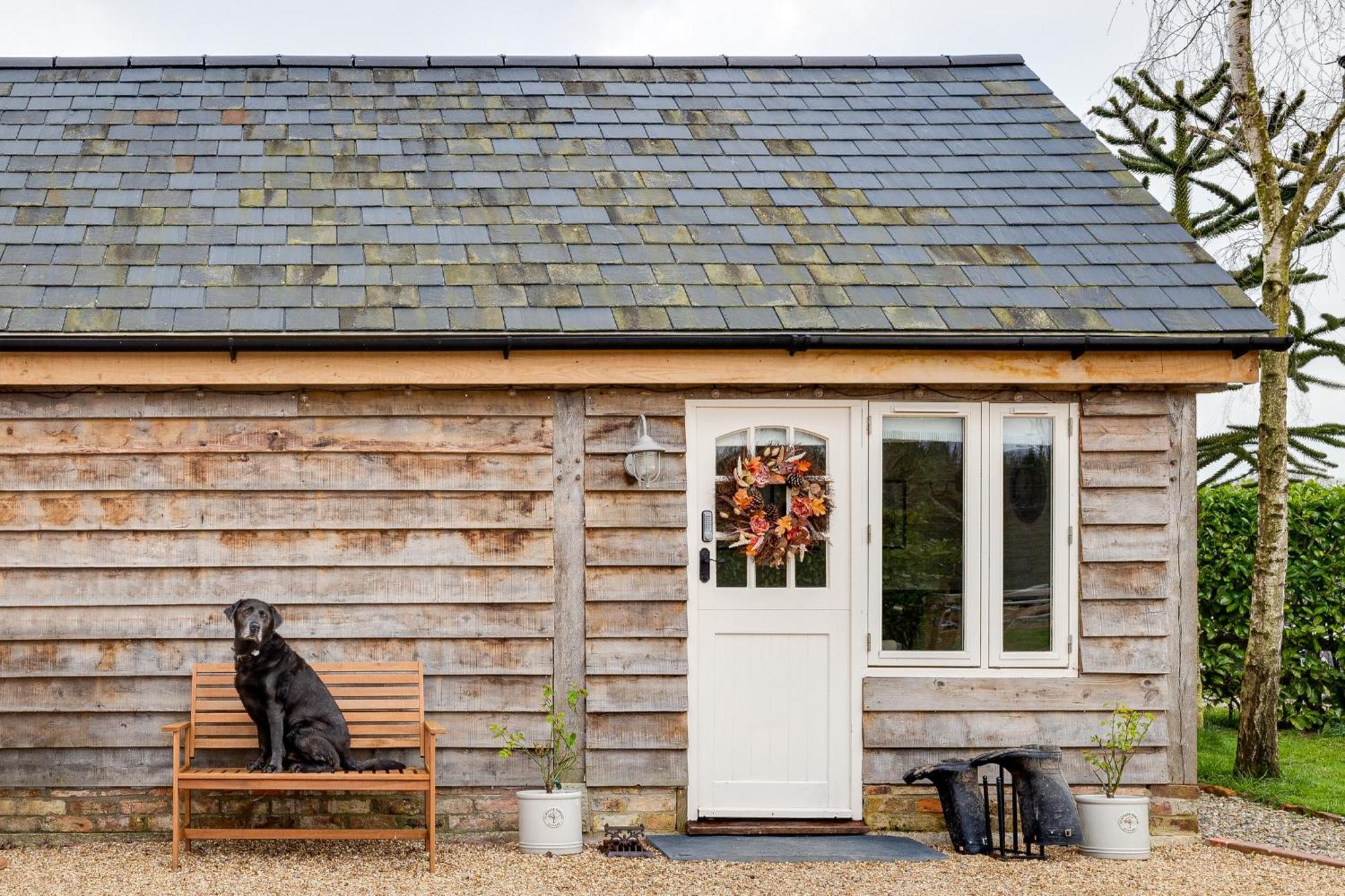 Oak Tree Hideaway Villa Whitchurch  Exterior photo