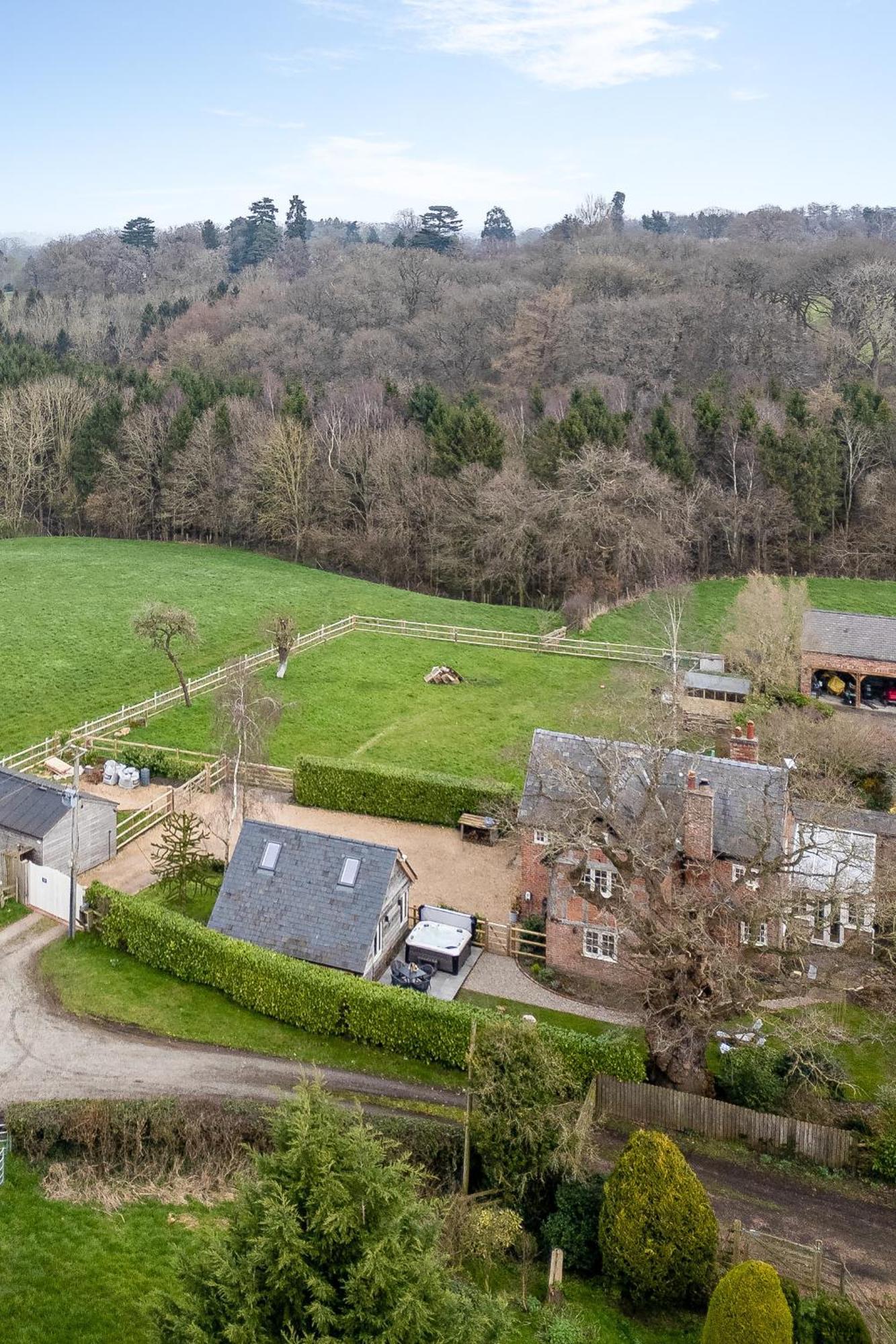 Oak Tree Hideaway Villa Whitchurch  Exterior photo